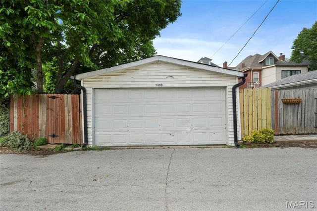 3650 Juniata Street, St Louis, MO 63116