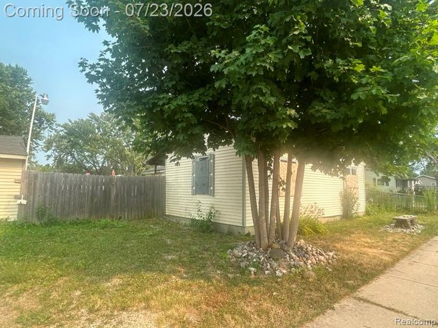 1373 Wells Street, Burton, MI 48529
