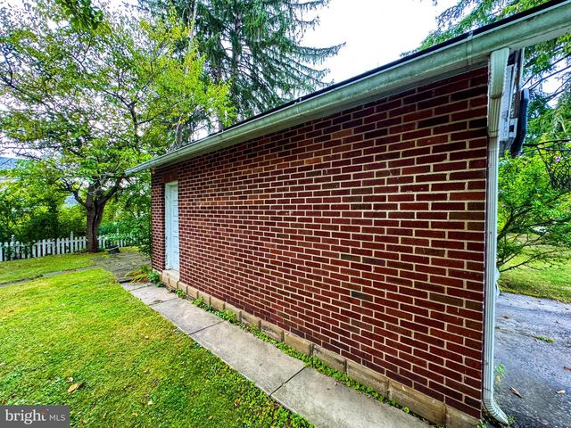 9 LOMBARDY CIR, Lewistown, PA 17044