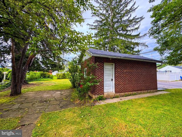 9 LOMBARDY CIR, Lewistown, PA 17044