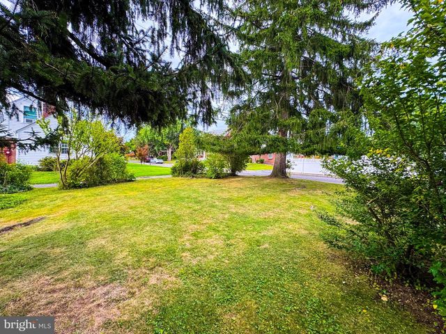 9 LOMBARDY CIR, Lewistown, PA 17044