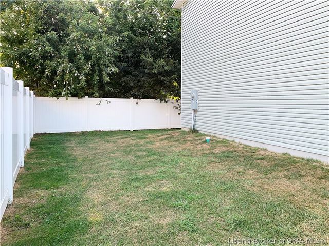 338 Berkley Road, Charlestown, IN 47111