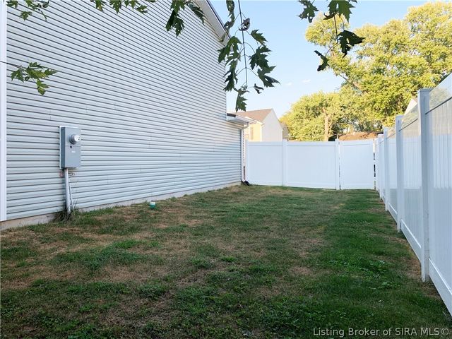 338 Berkley Road, Charlestown, IN 47111