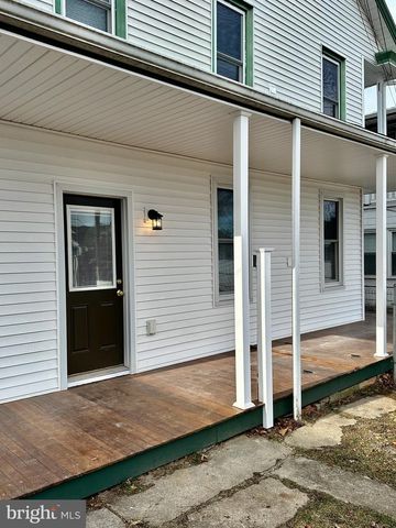 22-24 N LINCOLN ST, Palmyra, PA 17078