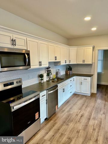 22-24 N LINCOLN ST, Palmyra, PA 17078