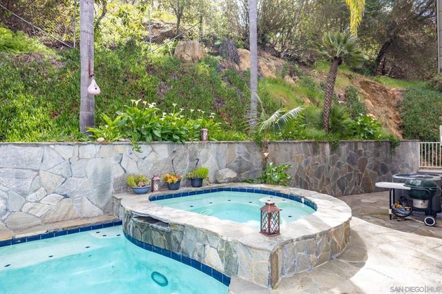 2656 Secret Lake Ln, Fallbrook, CA 92028