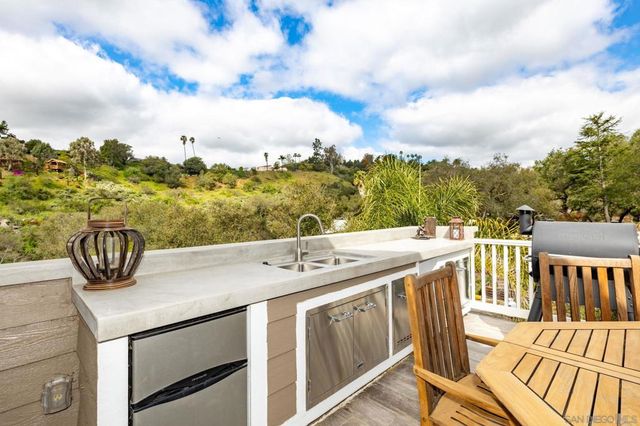 2656 Secret Lake Ln, Fallbrook, CA 92028