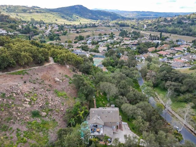 2656 Secret Lake Ln, Fallbrook, CA 92028