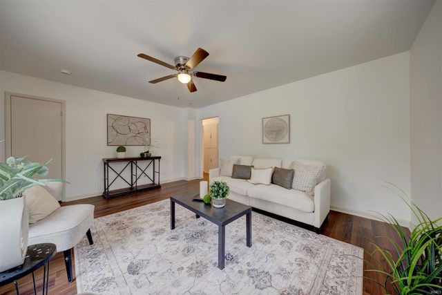 1864 Hawthorne Avenue, Evansville, IN 47714