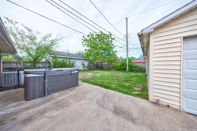 1864 Hawthorne Avenue, Evansville, IN 47714