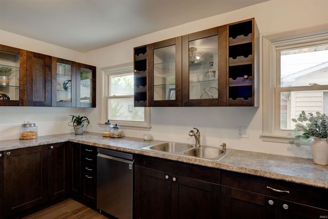 1864 Hawthorne Avenue, Evansville, IN 47714