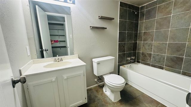 914 Clark Trail, Grand Prairie, TX 75052
