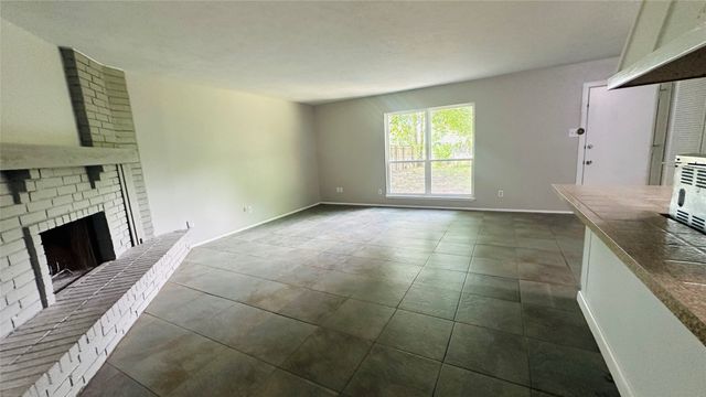 914 Clark Trail, Grand Prairie, TX 75052