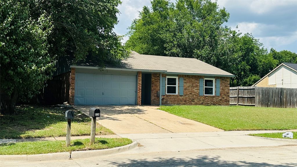 914 Clark Trail, Grand Prairie, TX 75052