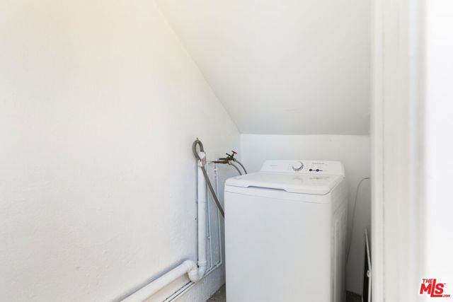 1533 Meadowbrook Avenue, Los Angeles, CA 90019