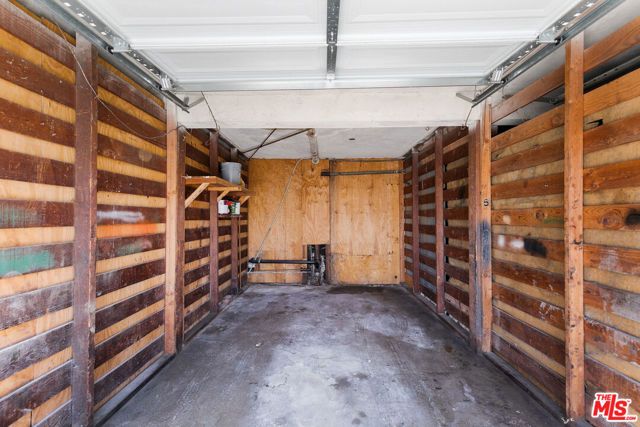 1533 Meadowbrook Avenue, Los Angeles, CA 90019