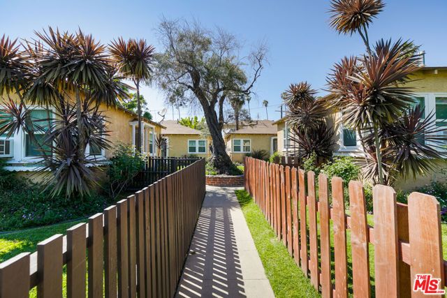 1533 Meadowbrook Avenue, Los Angeles, CA 90019