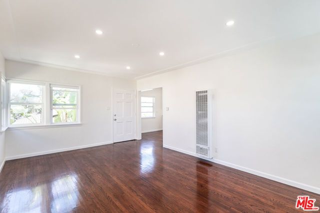 1533 Meadowbrook Avenue, Los Angeles, CA 90019