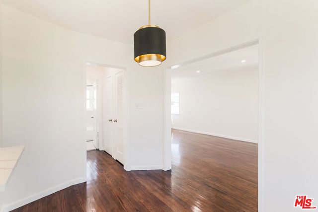 1533 Meadowbrook Avenue, Los Angeles, CA 90019