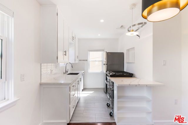 1533 Meadowbrook Avenue, Los Angeles, CA 90019