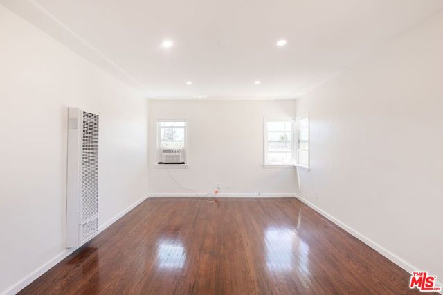 1533 Meadowbrook Avenue, Los Angeles, CA 90019