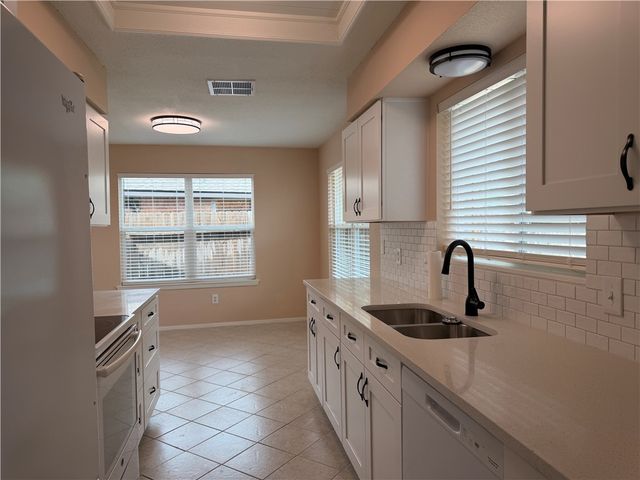 222 Perthshire Dr, Corpus Christi, TX 78418