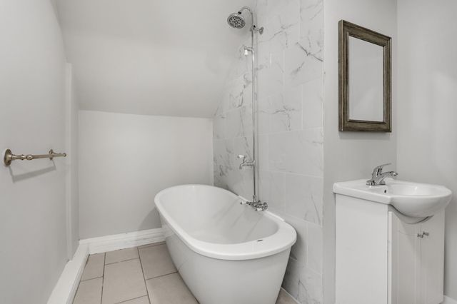 2518 Thomas Avenue N, Minneapolis, MN 55411