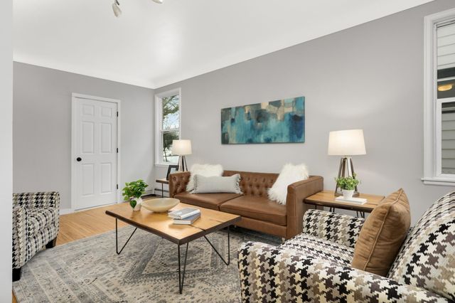 2518 Thomas Avenue N, Minneapolis, MN 55411