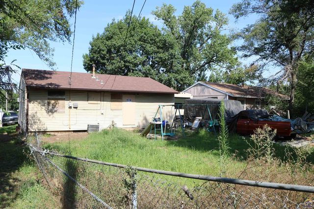 2000 SE Adams St, Topeka, KS 66607