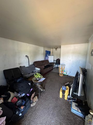 2000 SE Adams St, Topeka, KS 66607