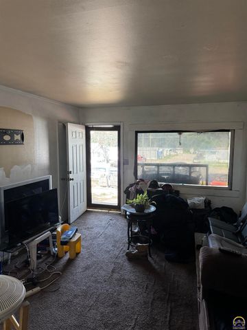 2000 SE Adams St, Topeka, KS 66607