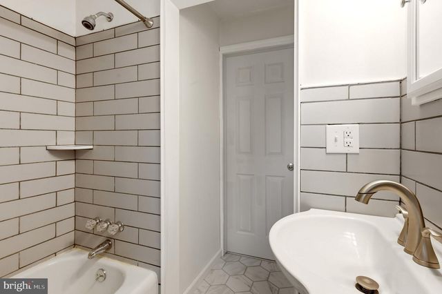 23 MIDDLETON DR, Trenton, NJ 08620