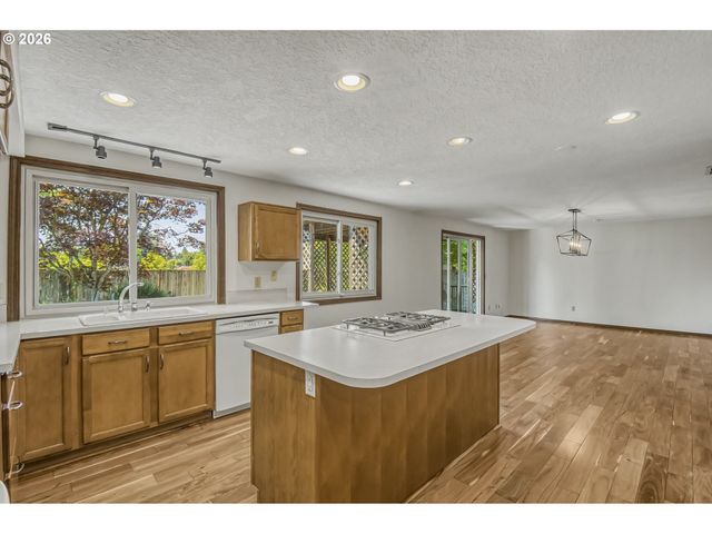 5077 Sw 158TH Ave, Beaverton, OR 97007