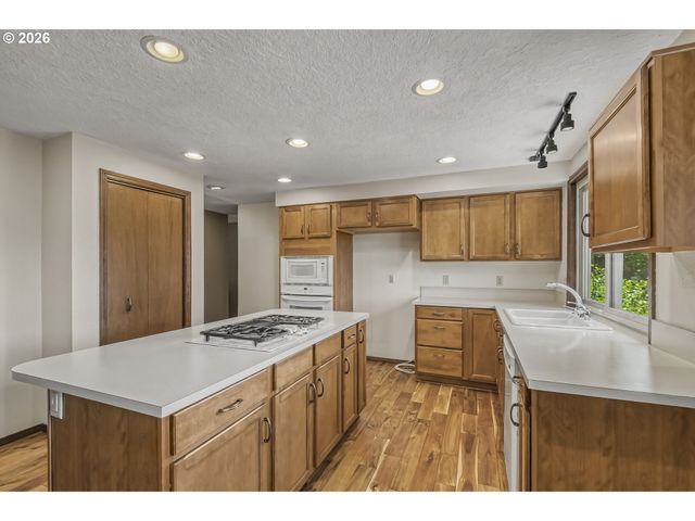5077 Sw 158TH Ave, Beaverton, OR 97007