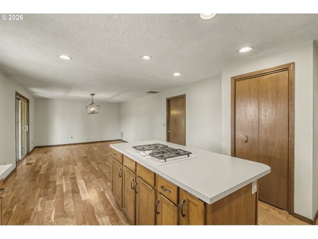 5077 Sw 158TH Ave, Beaverton, OR 97007