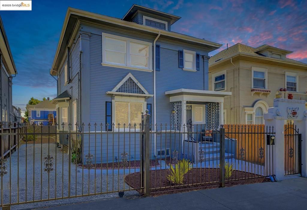 839 35Th St, Oakland, CA 94608