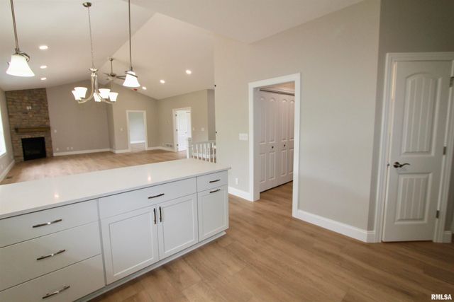 107 SAMUEL Court, Washington, IL 61571