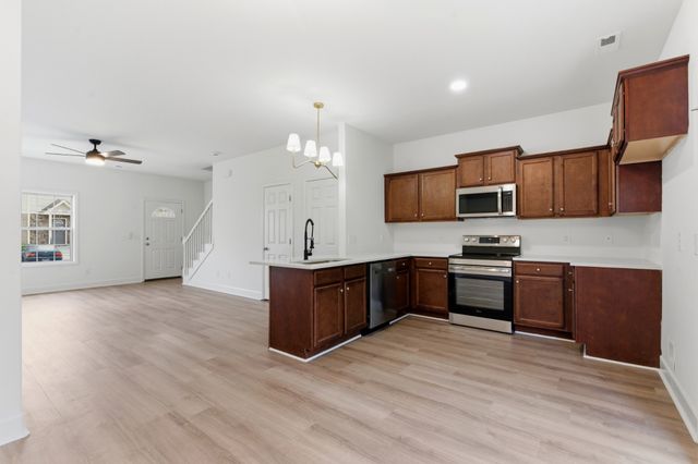 2025 Pinecrest Dr, Nashville, TN 37211