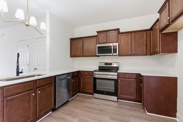 2025 Pinecrest Dr, Nashville, TN 37211