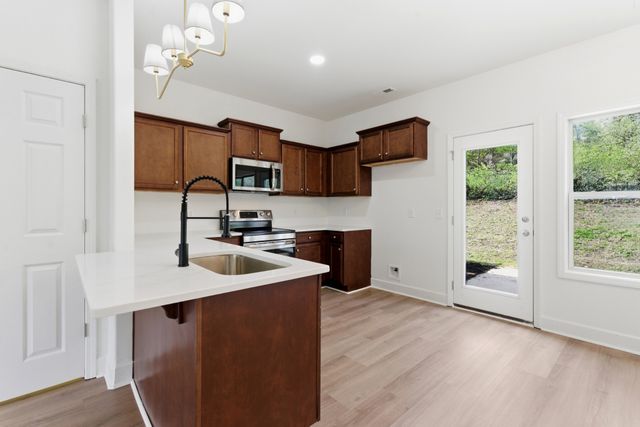 2025 Pinecrest Dr, Nashville, TN 37211