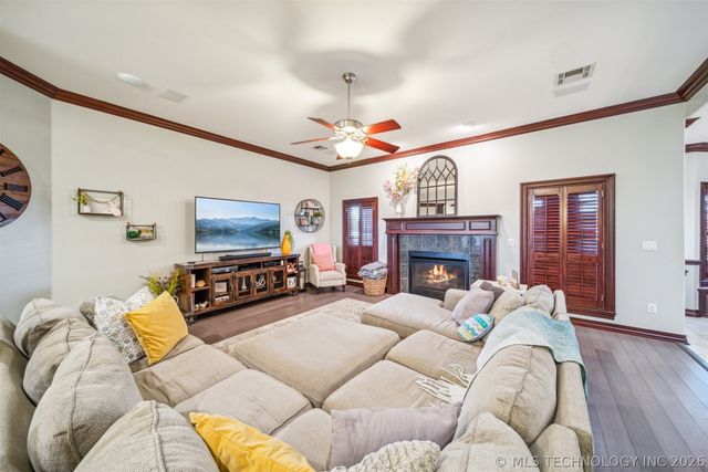 1215 Lyndsey Lane, Pryor, OK 74361