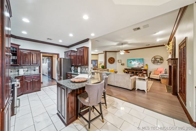 1215 Lyndsey Lane, Pryor, OK 74361