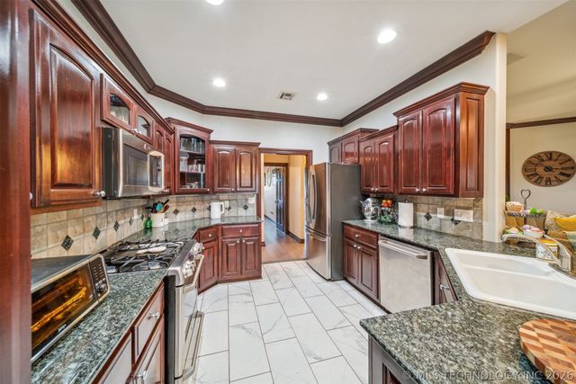 1215 Lyndsey Lane, Pryor, OK 74361