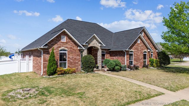 1215 Lyndsey Lane, Pryor, OK 74361