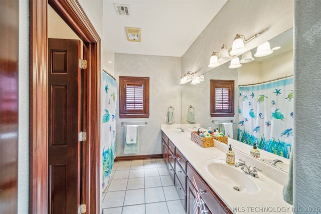 1215 Lyndsey Lane, Pryor, OK 74361