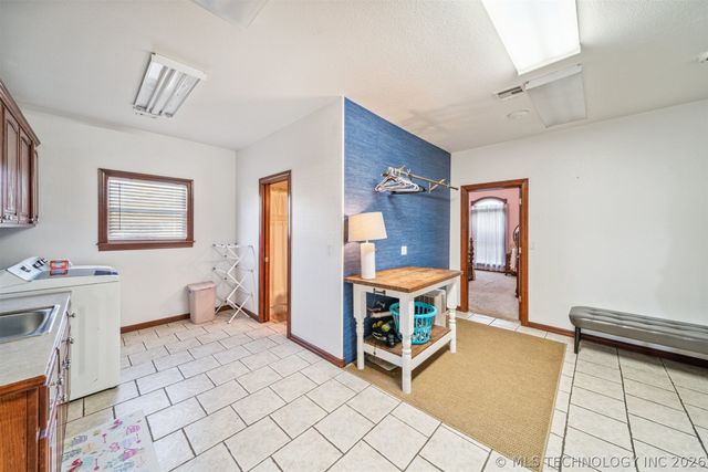 1215 Lyndsey Lane, Pryor, OK 74361