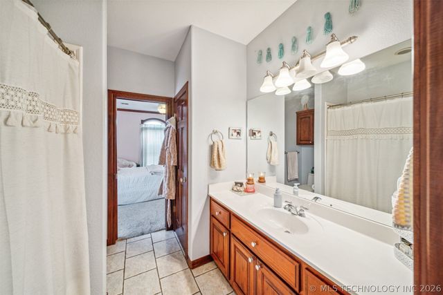 1215 Lyndsey Lane, Pryor, OK 74361