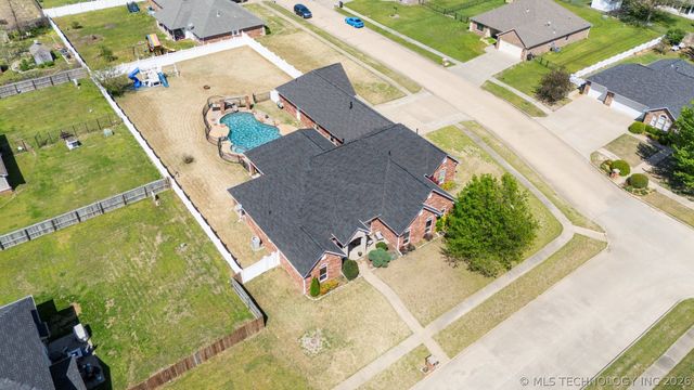 1215 Lyndsey Lane, Pryor, OK 74361