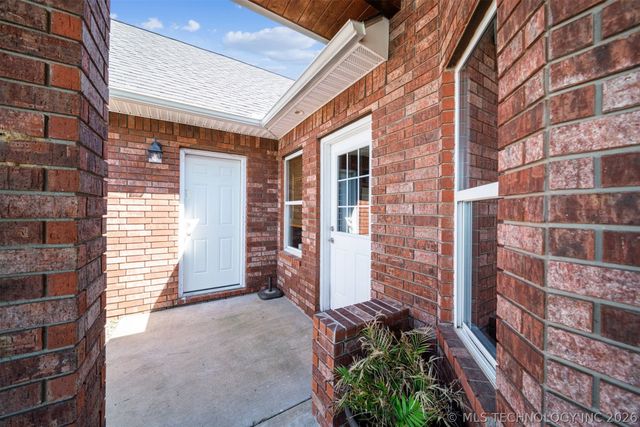 1215 Lyndsey Lane, Pryor, OK 74361