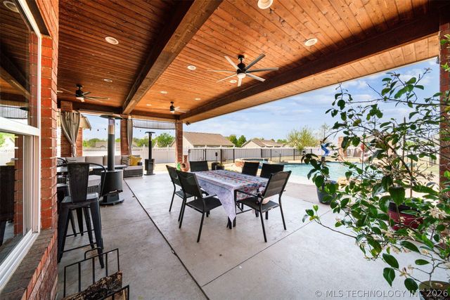 1215 Lyndsey Lane, Pryor, OK 74361